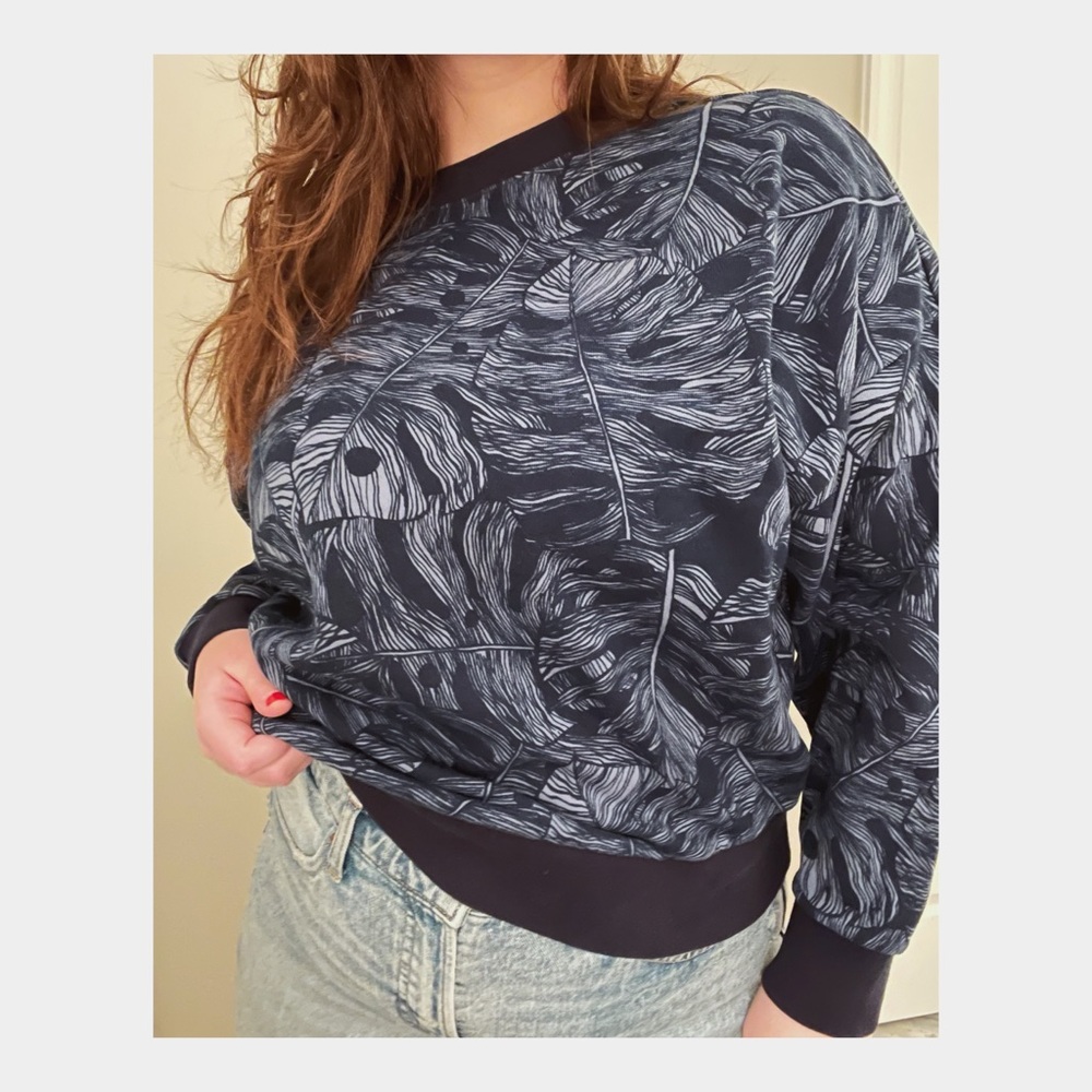 GAP Cropped Patterned Sweatshirt